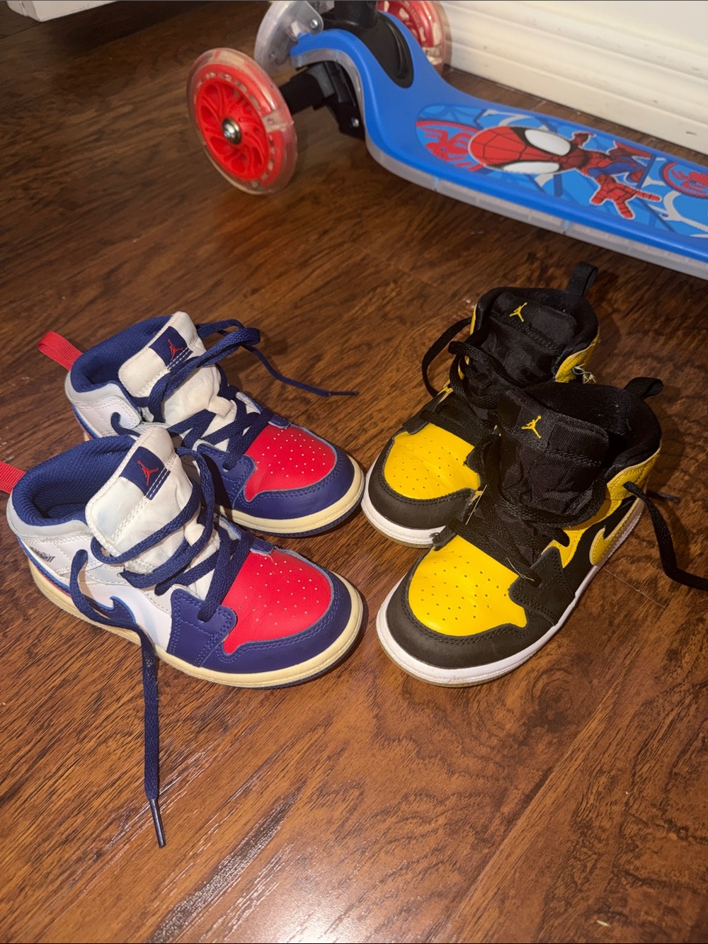 Jordan Kids Sneakers in Blue/Red and Yellow/Black